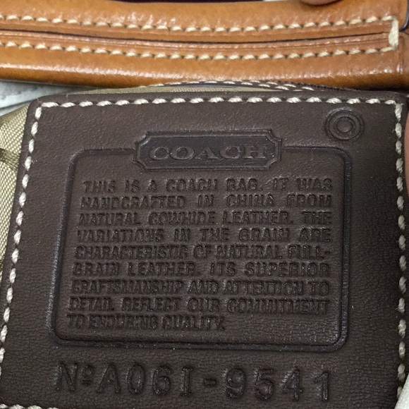 Leather Coach strapped cream colored handbag. - Picture 4 of 5